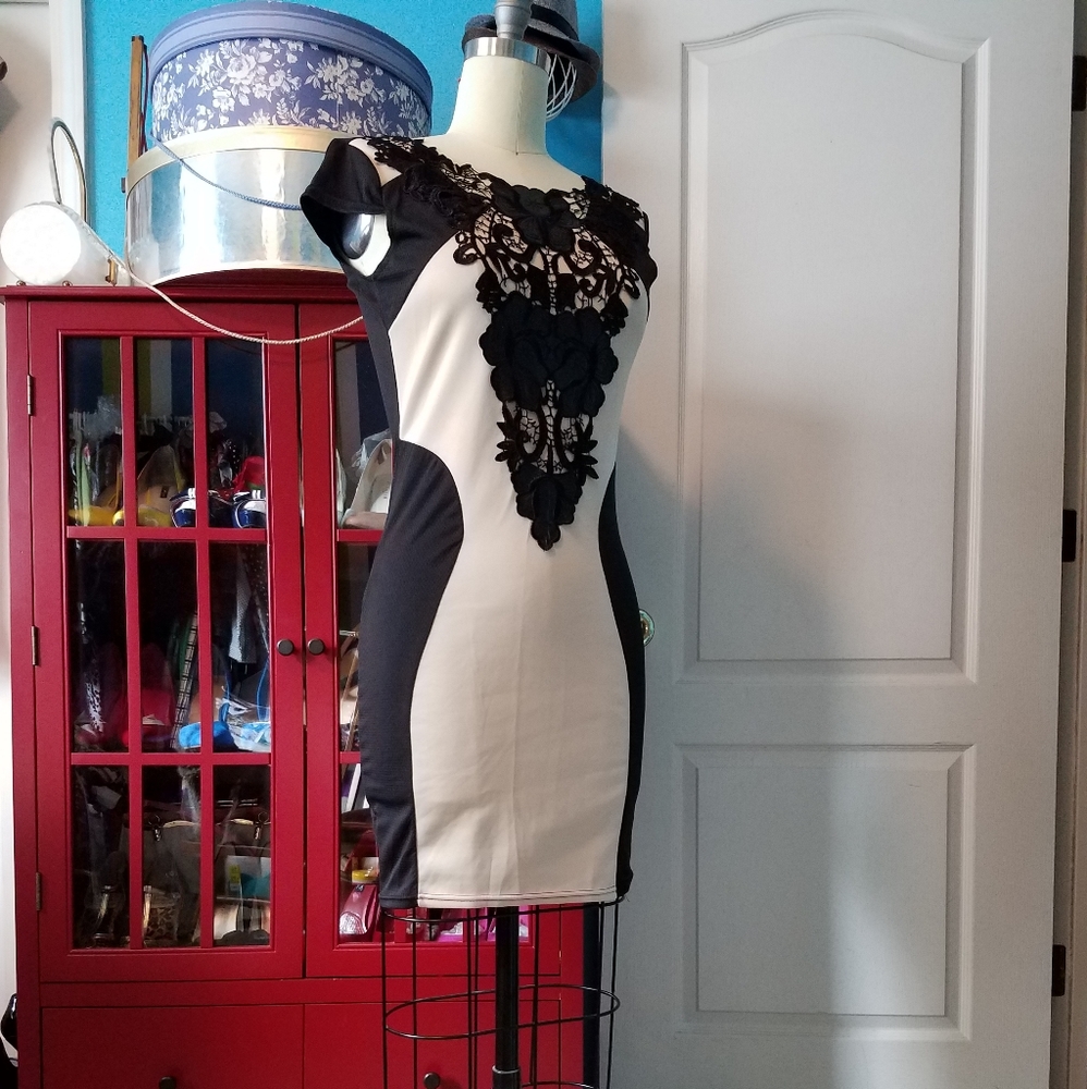 Jade medium 100%cotton knit dress with applique
